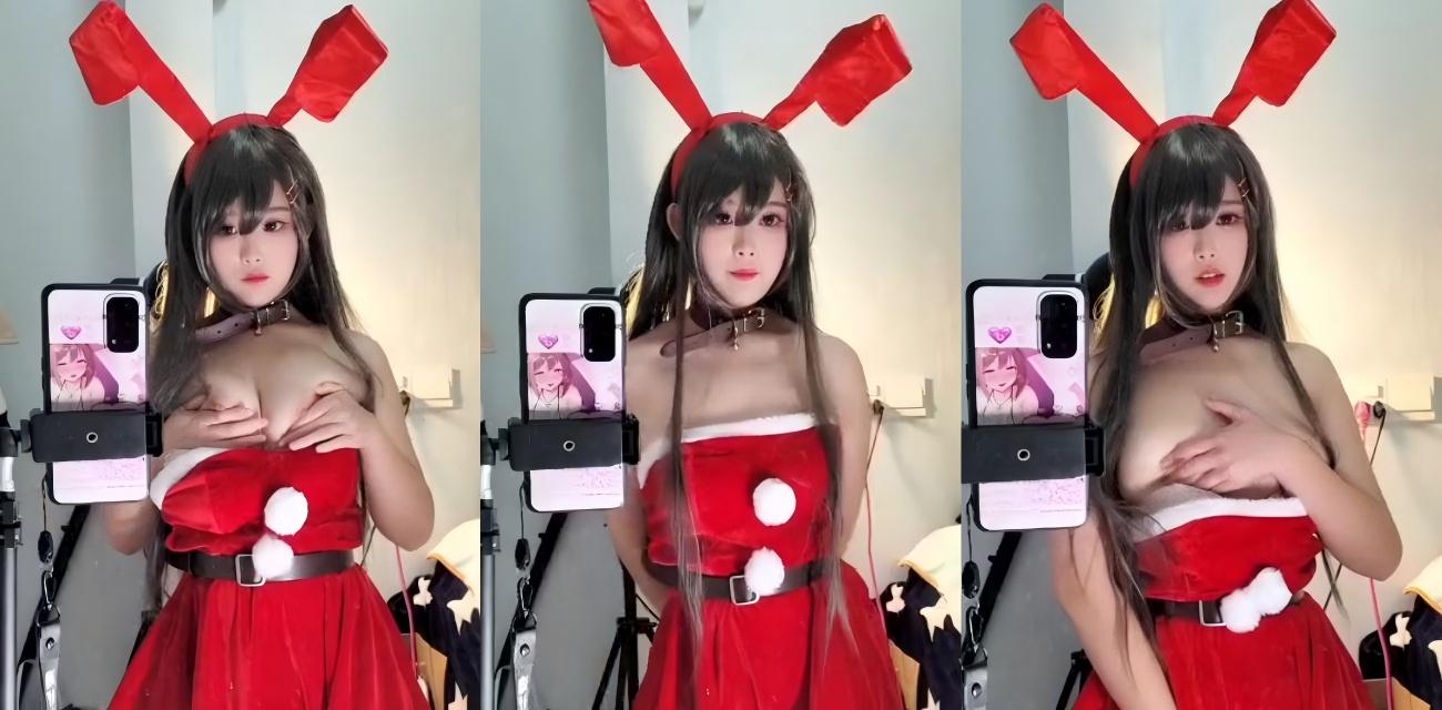 推特Coser萝莉【糯米奶麻薯】定制两部曲，脸穴同框震击敏感阴蒂清纯颜值令人心动